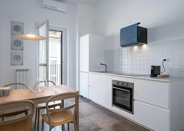 Modern In Navigli-near Darsena & Bocconi Apartment *